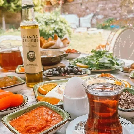 Eden Selene Ayvalik
